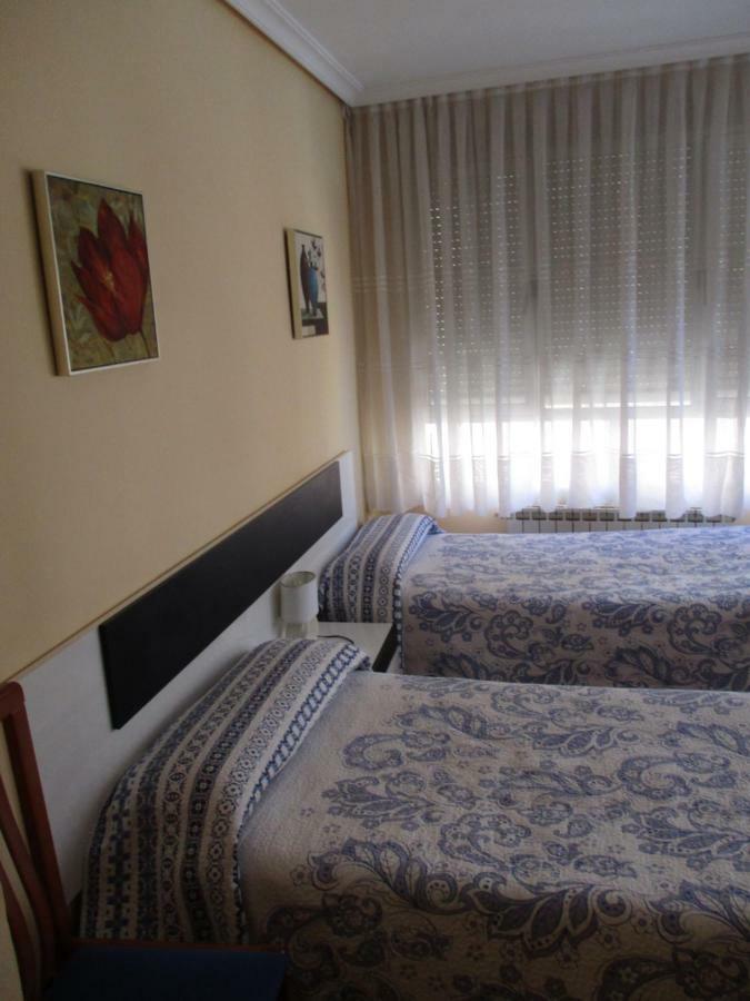 Hostal Becares Palencia Esterno foto